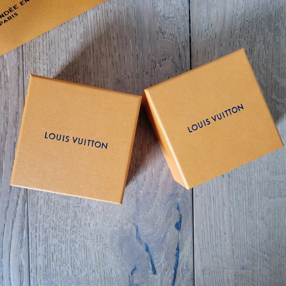 π― AUTHENTIC β¨οΈ Louis Vuitton Empty MINI Gift Boxes and Ribbon Set π - Picture 3 of 13